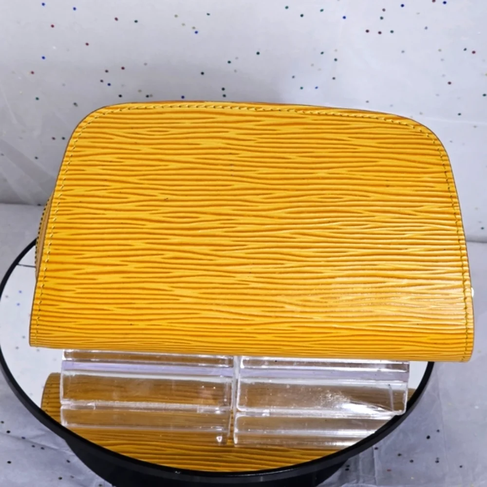 Louis Vuitton Dauphine Yellow and Purple Cosmetic Bag with Elegant Texture - Picture 3 of 16